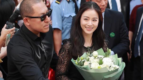 Kim Tae Hee xuất hiện chớp nhoáng trong sự kiện ở Hà Nội