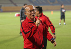 Thầy Park nhắc khéo phóng viên "cách ly" cầu thủ Việt Nam