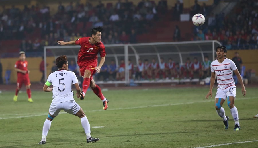 Thắng '3 sao', Việt Nam vào bán kết AFF Cup với ngôi đầu bảng