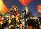 Việt Nam vào bán kết AFF Cup: Rầm rầm diễu hành quanh hồ Gươm