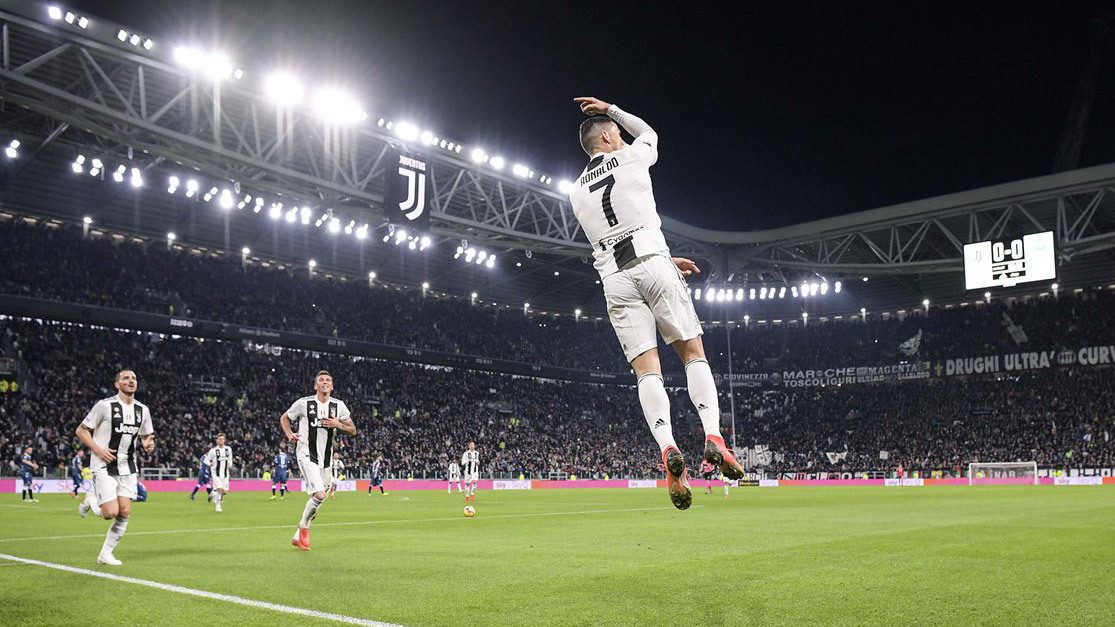 Ronaldo rực sáng, Juventus xây chắc ngôi đầu bảng