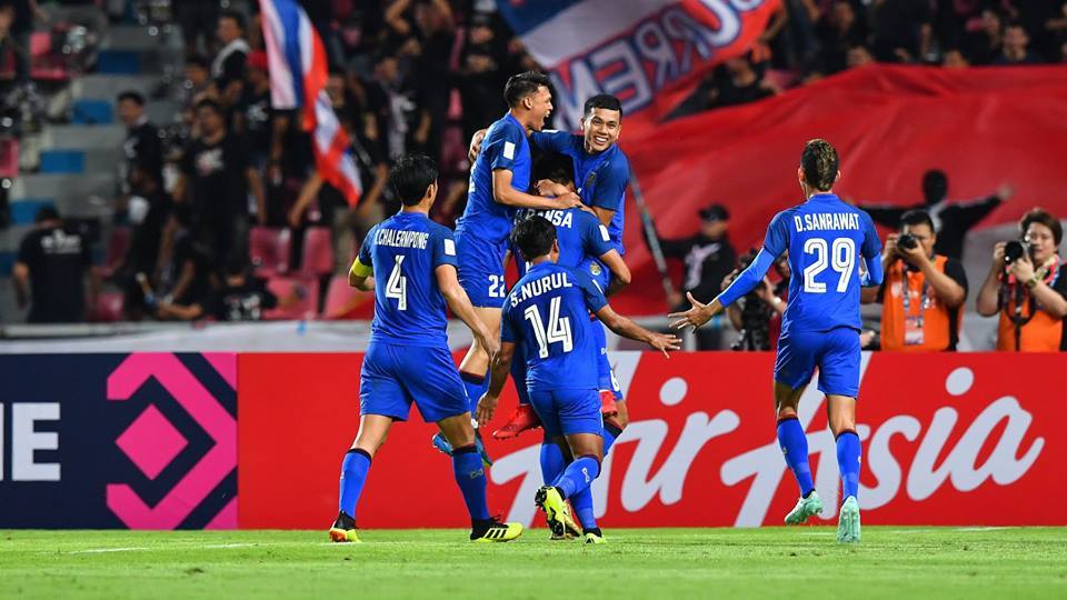 Đè bẹp Singapore, Thái Lan chiến Malaysia ở bán kết AFF Cup