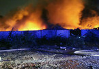 Nhà xưởng ngàn m2 cháy ngùn ngụt trong đêm mưa bão số 9