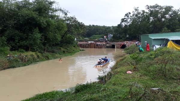 Bão số 9: Nam công nhân bị nước cuốn mất tích trong đêm