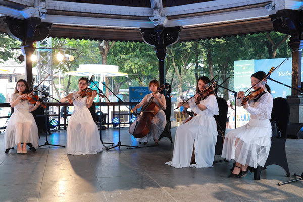 Vietnam Airlines Festa thu hút người dân Thủ đô dịp cuối tuần