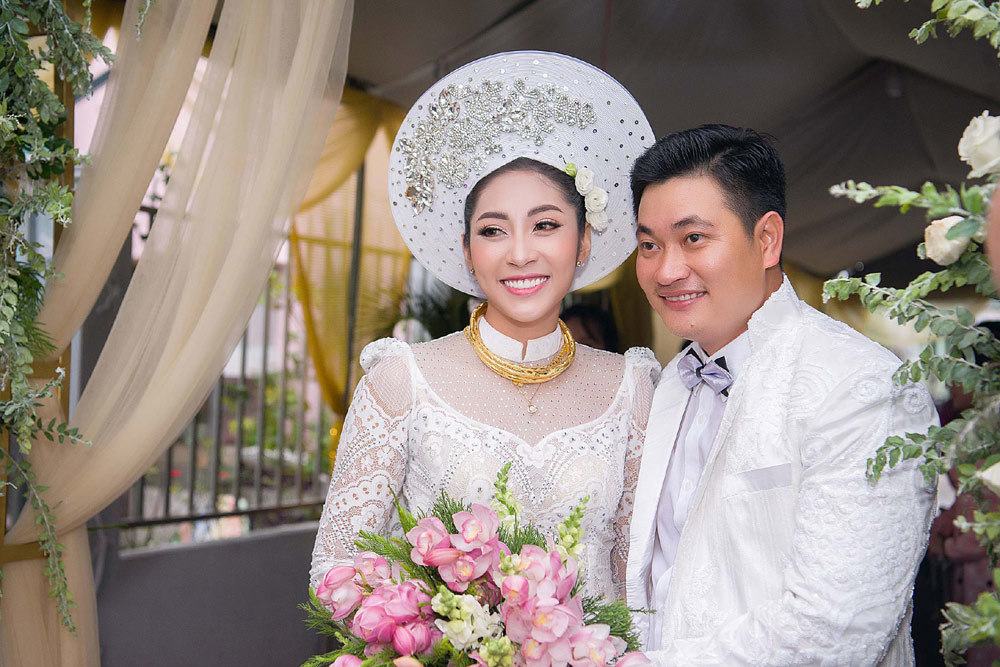 Đặng Thu Thảo đeo trang sức hồi môn gần 200 triệu ở lễ rước dâu