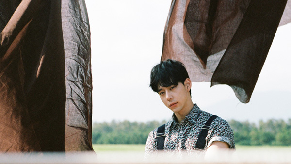 Bạn trai người Hàn xuất hiện trong MV mới của Chi Pu