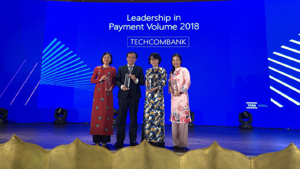 Techcombank dẫn đầu thị trường về doanh số sử dụng thẻ visa