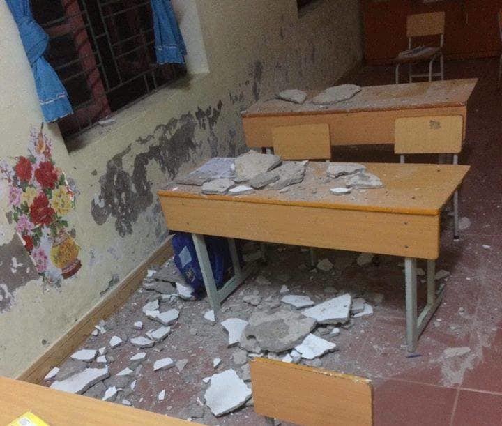 Vữa trần phòng học bị sập, 3 học sinh lớp 1 nhập viện cấp cứu