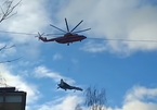 Xem trực thăng 'quắp' chiến cơ trên bầu trời Nga
