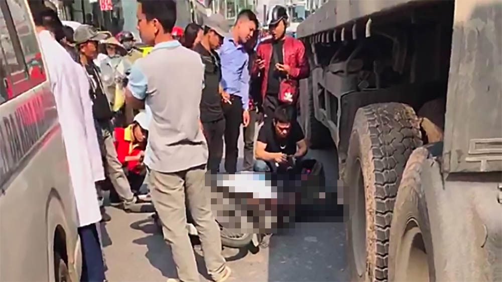 Nam thanh niên tử nạn dưới gầm xe container trên đường Hà Nội