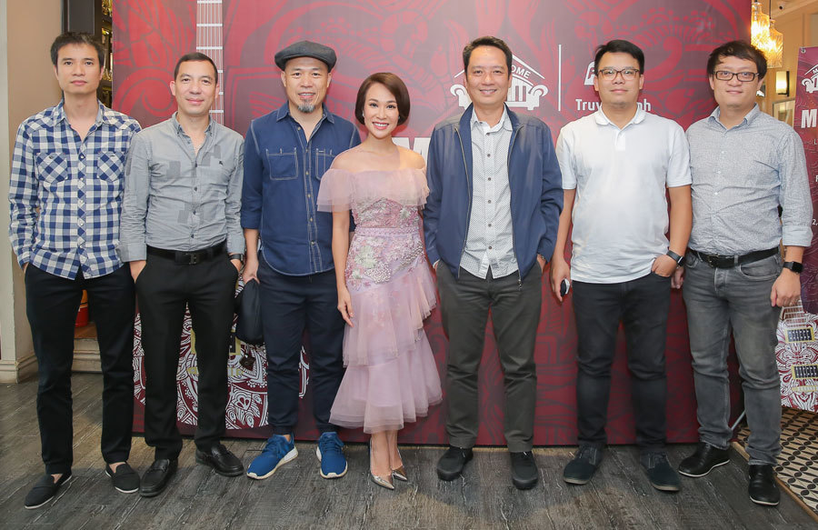 Uyên Linh quay trở lại cùng ban nhạc Anh Em