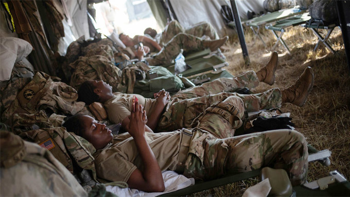 Hàng trăm lính Mỹ bị tù nhân 'tống tình' hơn 13 tỉ