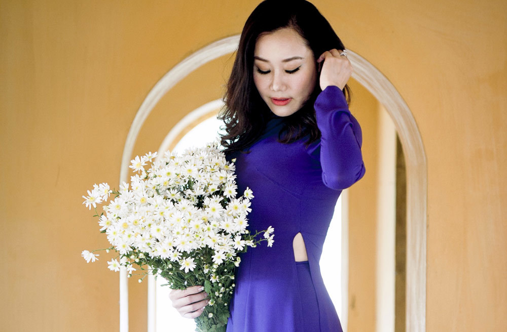 MC Nguyệt Ánh mê mẩn mùa hoa Hà Nội