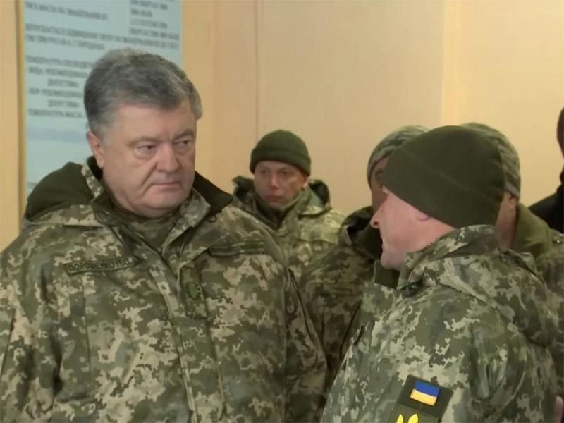 Nga điều xe tăng chốt dọc biên giới, quyết không thả thủy thủ Ukraina