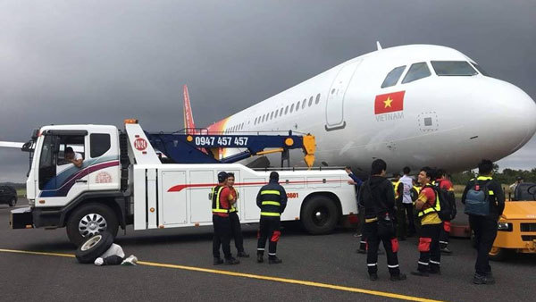 Máy bay Vietjet Air rơi lốp ở sân bay Buôn Ma Thuột hạ cánh thế nào?