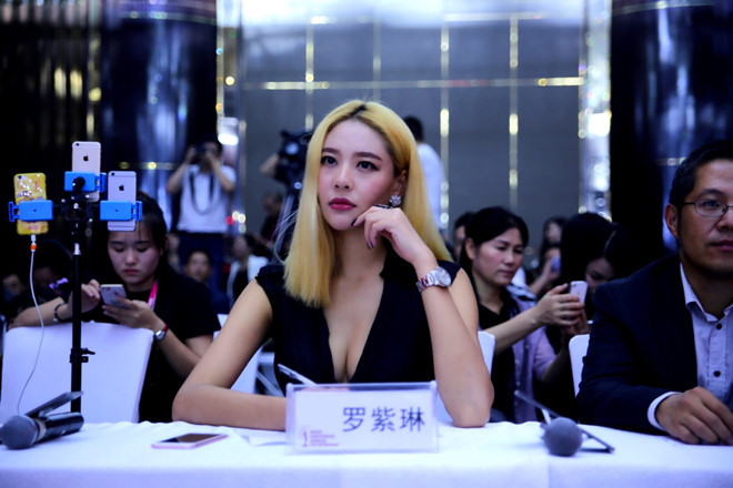 Hoa hậu Trung Quốc sống khổ sở sau vụ giật bồ của Naomi Campbell