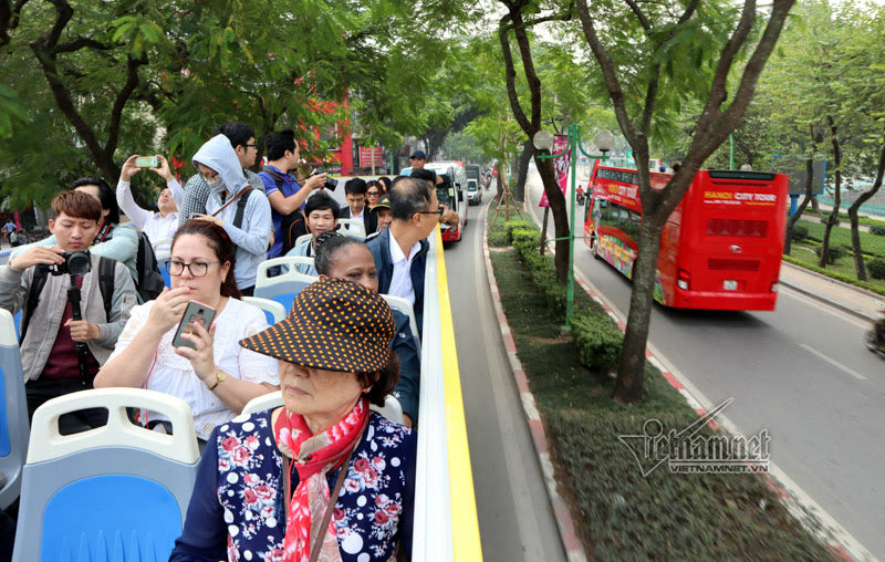 Hà Nội: Du khách được đi xe bus hai tầng miễn phí trong 2 ngày