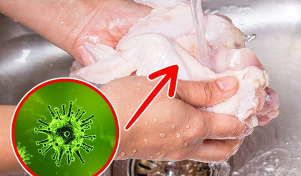 Tại sao không nên rửa thịt gà trước khi nấu?