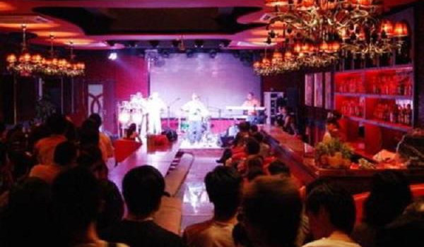 Biến chuồng lợn thành quán bar, mỗi tháng đút túi 200 triệu