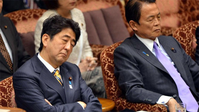 Xem cách người Nhật 'ngủ gật' nơi công cộng