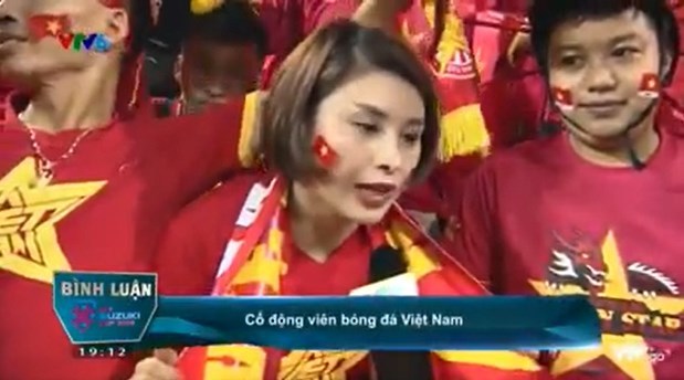 Nữ CĐV xinh đẹp dự đoán như thần trận Việt Nam 2-1 Philippines