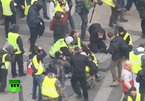 Pháp triển khai xe bọc thép, xịt hơi cay để trấn áp người biểu tình