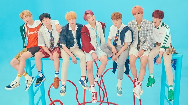 BTS gặp tai nạn vì bị fan cuồng rượt đuổi