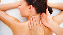 Hay massage cổ, người phụ nữ 49 tuổi suýt chết vì đột quỵ Hay massage cổ, người phụ nữ 49 tuổi suýt chết vì đột quỵ