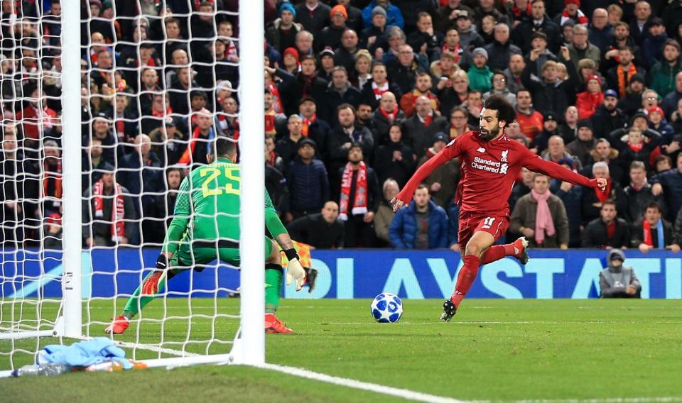 Salah lập đại công, Liverpool hạ Napoli đoạt vé đi tiếp
