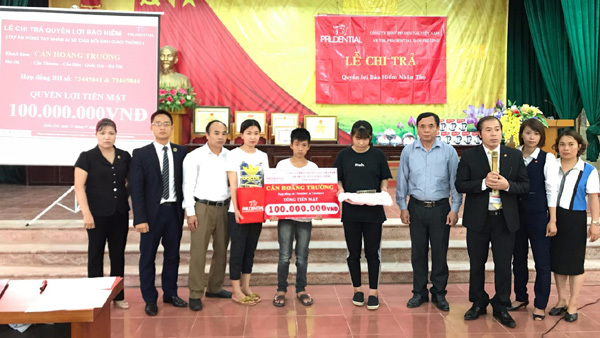 1.800 gia đình được Prudential tặng bảo hiểm nhân thọ miễn phí