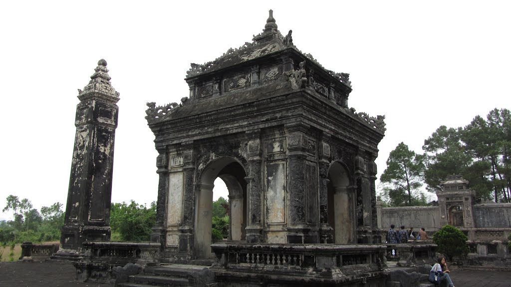 Phát lộ nhiều dấu tích quý giá tại di tích lăng Đồng Khánh