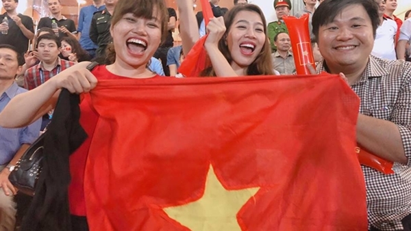 MC Diệp Chi: Xin 'người hâm mộ' để yên cho các cầu thủ nghỉ ngơi