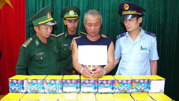 Hải quan tăng cường chống buôn lậu dịp Tết Kỷ Hợi