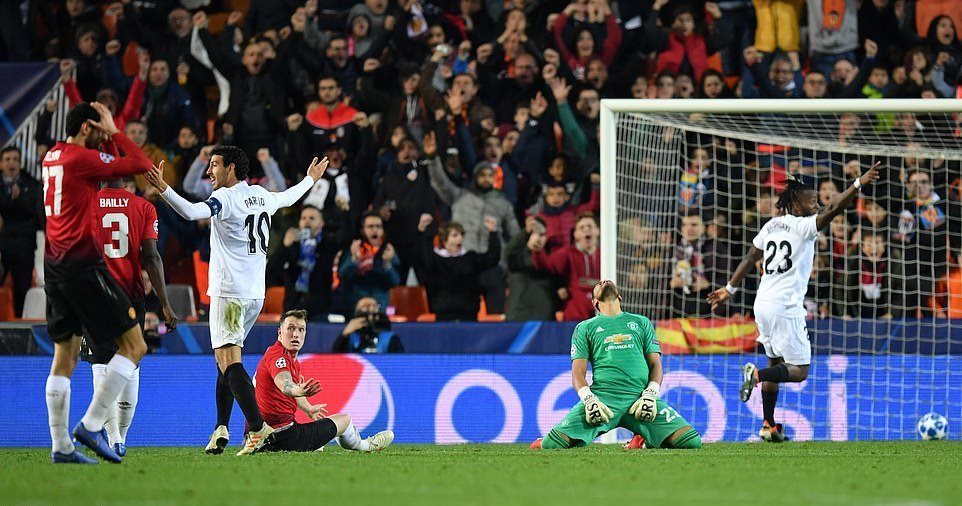 Thua Valencia, MU lỡ cơ hội chiếm ngôi đầu của Juventus