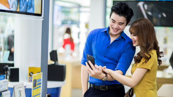 Mua đồ công nghệ thời 4.0