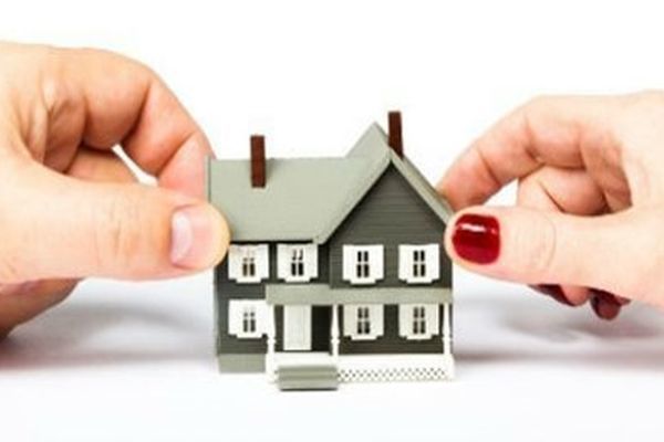 Chồng đối xử tệ bạc với vợ nhưng không chịu ly hôn