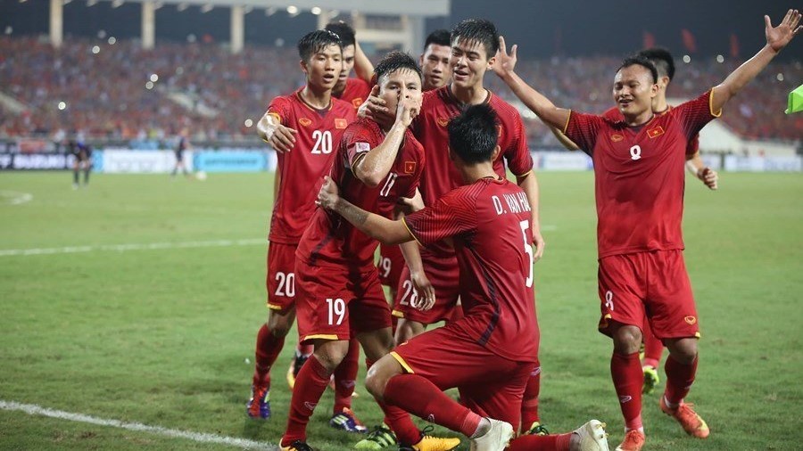 Nhiều đại học dựng màn hình lớn để sinh viên xem chung kết AFF Cup 2018