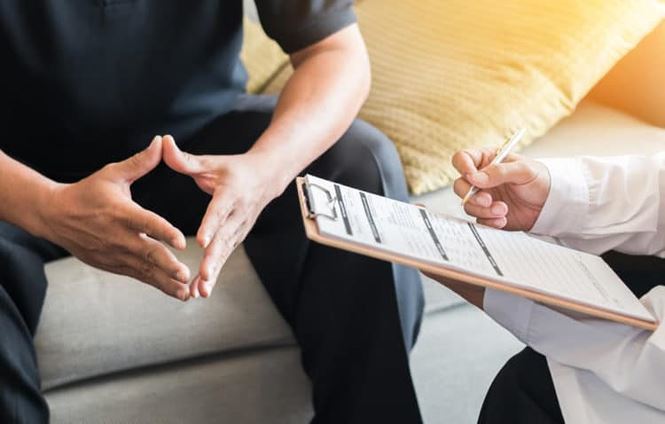 'Cậu nhỏ cong': Dấu hiệu cảnh báo bệnh nguy hiểm có cả ung thư