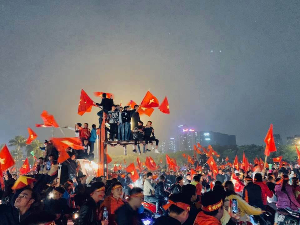 Việt Nam Vô Địch Aff Cup 2018: Muôn Kiểu Đi Bão Cực Kỳ Hài Hước
