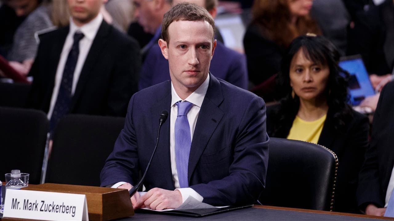 CEO Mark Zuckerberg mất 15 tỷ USD trong năm bê bối của Facebook