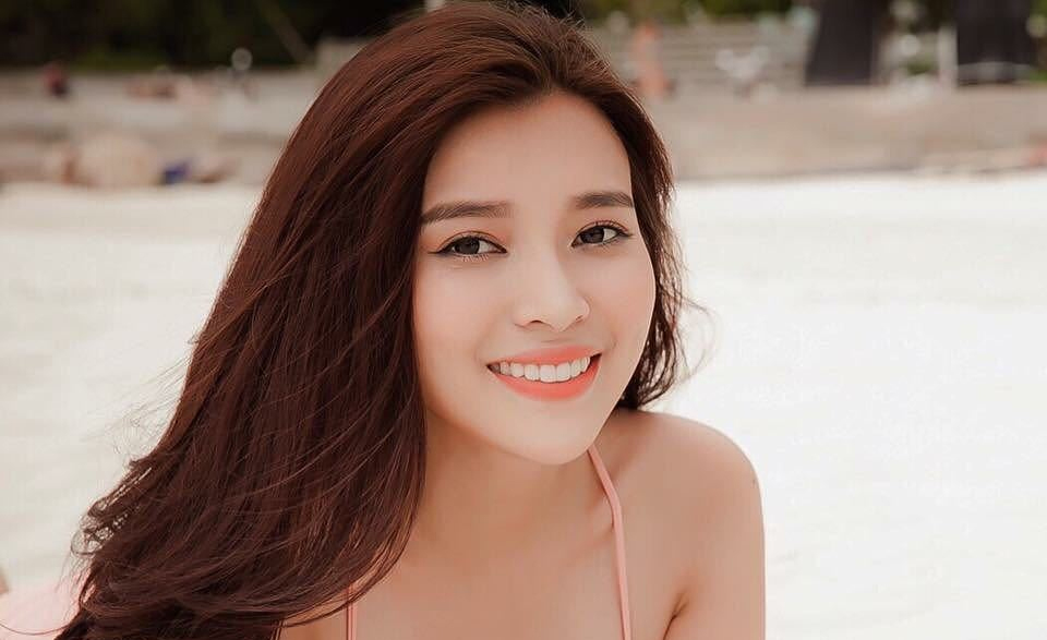 Cao Thái Hà diện bikini khoe vòng 1 nóng bỏng