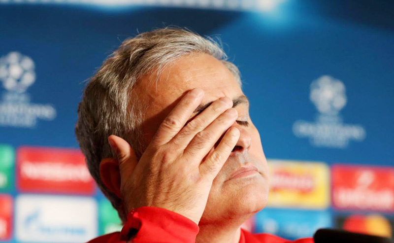 Mourinho bị MU sa thải: Ác mộng trước lễ Giáng sinh