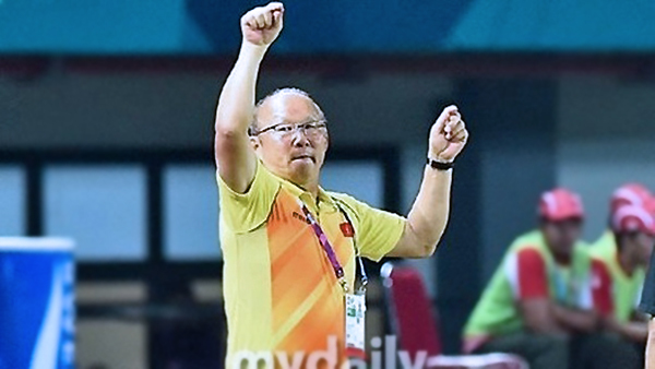 Tuyển Việt Nam đi Asian Cup: Thầy Park khiến tất cả... việt vị