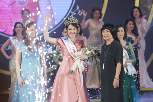 Thạc sĩ 49 tuổi đăng quang Người mẫu quý bà Việt Nam 2018