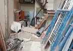 Rơi từ tầng 2, nam thanh niên bị sắt đâm xuyên người