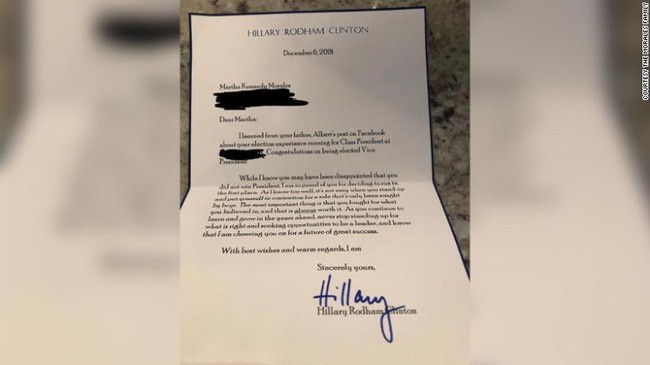 Bà Hillary Clinton viết thư an ủi bé 8 tuổi vì không được bầu làm lớp trưởng