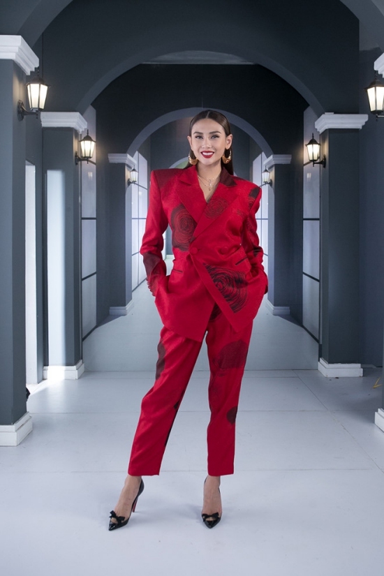 Phong cách 'tắc kè hoa' của Võ Hoàng Yến tại The Face 2018 Phong cách 'tắc kè hoa' của Võ Hoàng Yến tại The Face 2018