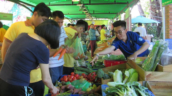 Chợ phiên nông sản ‘hút’ dân thành thị