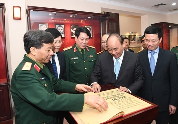 Thủ tướng: Niềm tin của người dân với Quân đội ngày càng được củng cố